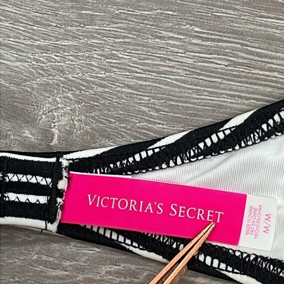 NWOT Victoria’s Secret The Bow Bikini Side Tie Bottom and Strappy Bandeau Top M - Picture 12 of 16